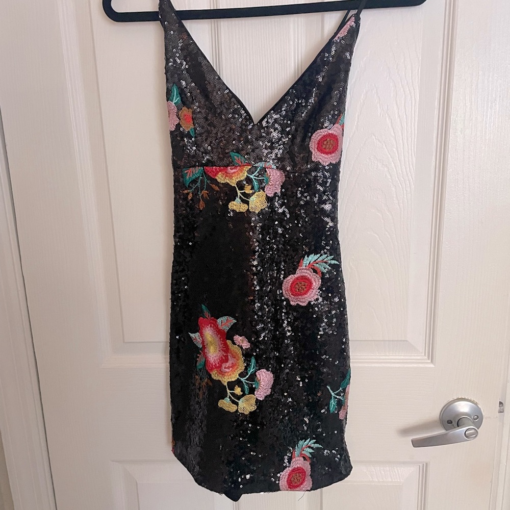 Sequin Embroidered Dress 🌸